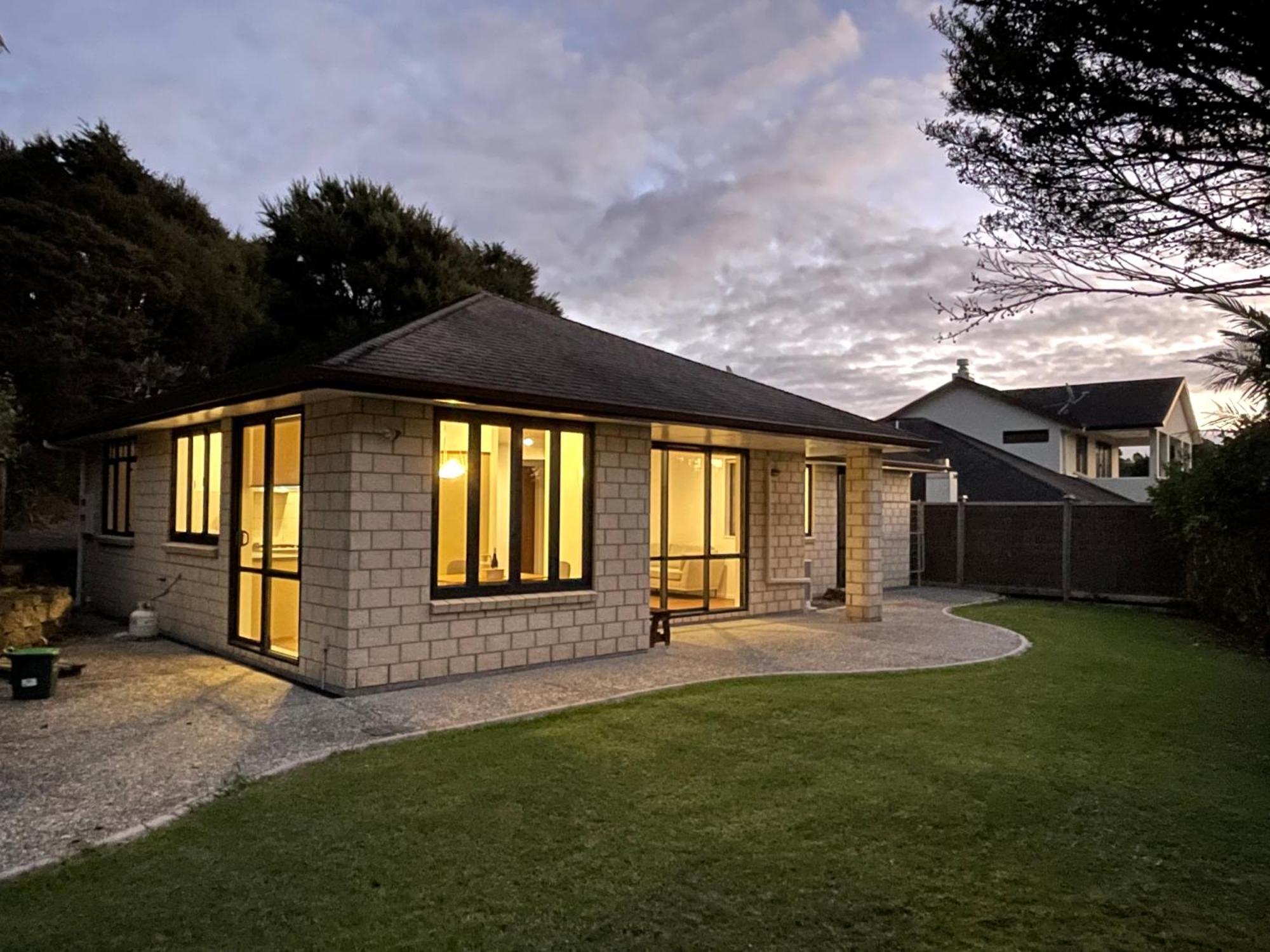 Charming Home Near Nature Auckland Buitenkant foto